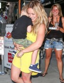 Hilary-Duff-at-Sugarfish-in-Beverly-Hills-8