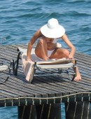 Irina-Shayk-in-Bikini-916
