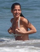 Kelly-Monaco-on-the-beach-in-Malibu-6
