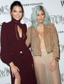 Kendall-Jenner-and-Kylie-Jenner-904