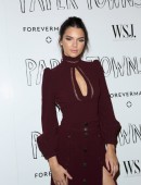 Kendall-Jenner-and-Kylie-Jenner-907