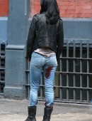 Krysten-Ritter-Booty-in-Jeans-Filming-Scenes-for-A-K-A-Jessica-Jones-in-NYC-1