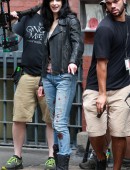 Krysten-Ritter-Booty-in-Jeans-Filming-Scenes-for-A-K-A-Jessica-Jones-in-NYC-10