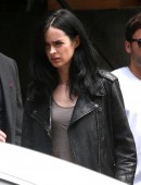Krysten-Ritter-Booty-in-Jeans-Filming-Scenes-for-A-K-A-Jessica-Jones-in-NYC-9