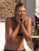 Maria-Sharapova-in-Bikini-Montenegro-11