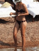Maria-Sharapova-in-Bikini-Montenegro-4