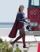 Melissa-Benoist-Supergirl-7