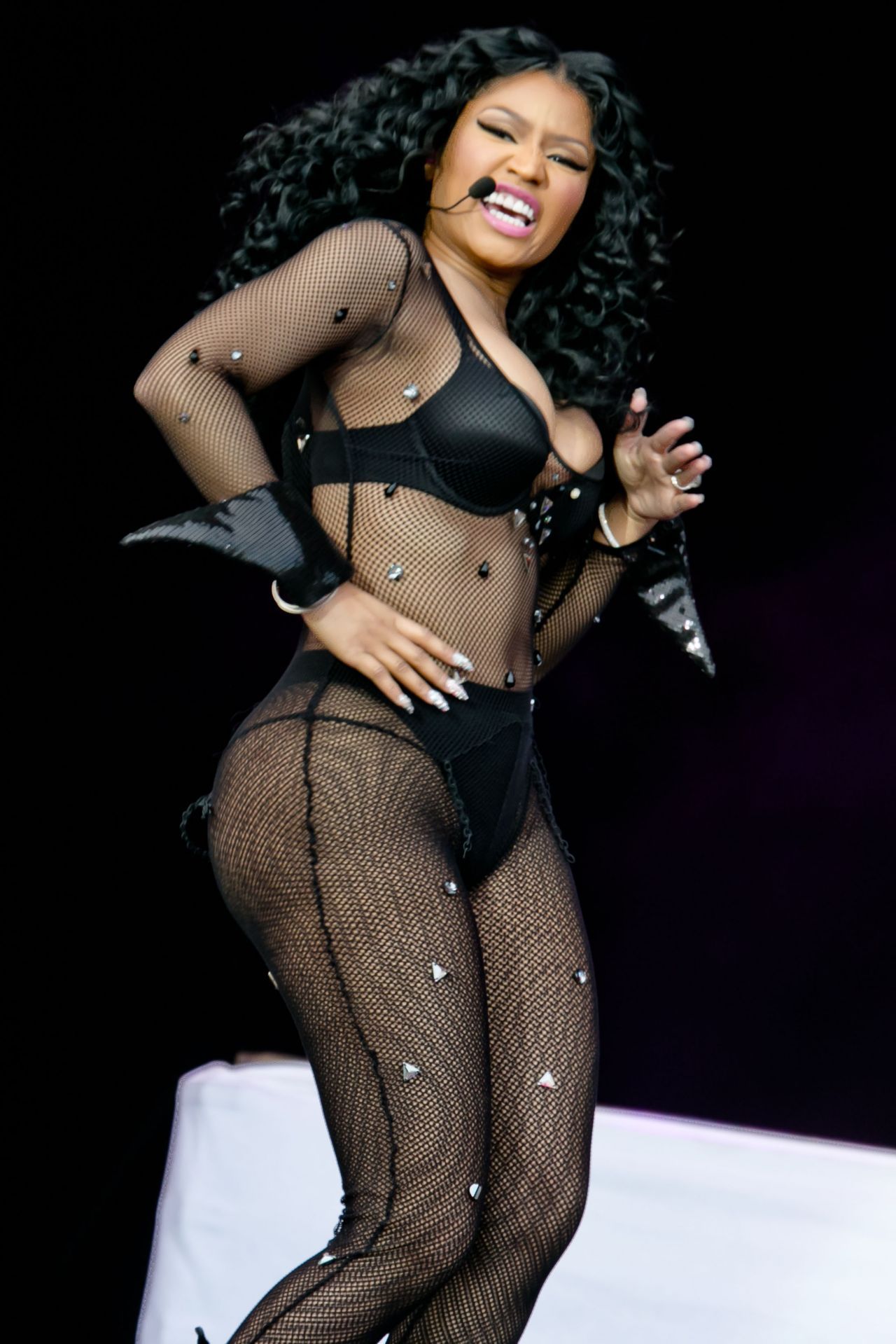 Nicki-Minaj-Performing-at-2015-Roskilde-Festival-in-Denmark-2