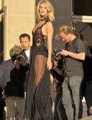 Rosie-Huntington-Whiteley-Paris-Fashion-Week-5