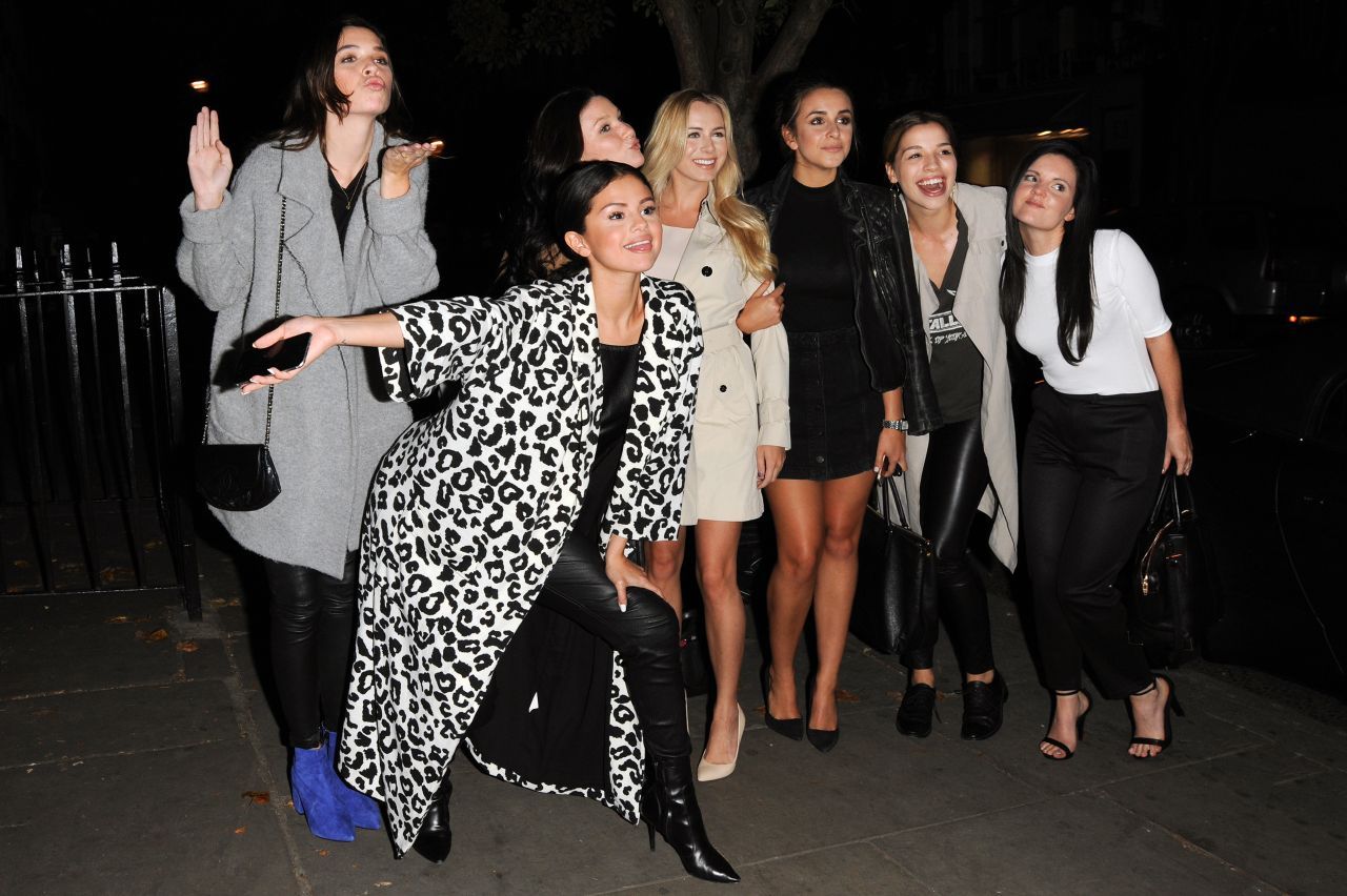 Selena-Gomez-O-and-A-London-5