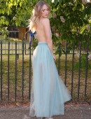 Suki-Waterhouse-760