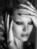 Candice-Swanepoel-Lui-Magazine-2015-2