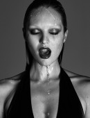 Candice-Swanepoel-Lui-Magazine-2015-4