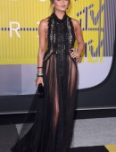 Chrissy-Teigen-985
