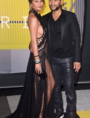 Chrissy-Teigen-988