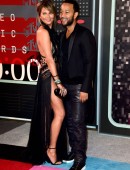 Chrissy-Teigen-992
