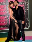 Chrissy-Teigen-993