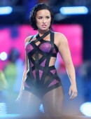 Demi-Lovato-Performing-at-2015-MTV-Video-Music-Awards-1