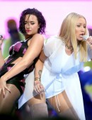 Demi-Lovato-Performing-at-2015-MTV-Video-Music-Awards-14