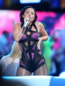 Demi-Lovato-Performing-at-2015-MTV-Video-Music-Awards-2