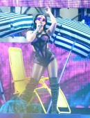 Demi-Lovato-Performing-at-2015-MTV-Video-Music-Awards-3