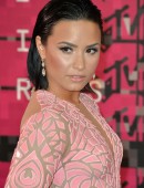 Demi-Lovato-at-2015-MTV-Video-Music-Awards-5