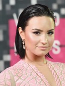 Demi-Lovato-at-2015-MTV-Video-Music-Awards-8