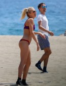 Elle-Evans-in-Bikini-12