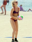 Elle-Evans-in-Bikini-3