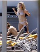 Ellie-Goulding-in-Bikini-5