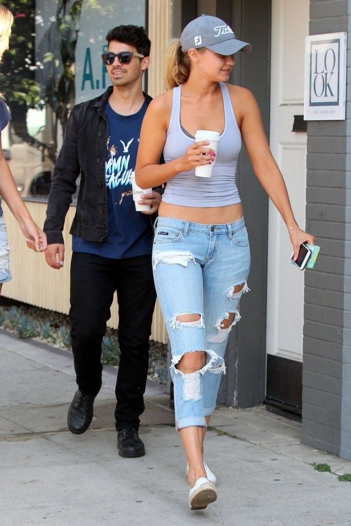 Gigi-Hadid-West-Hollywood-1