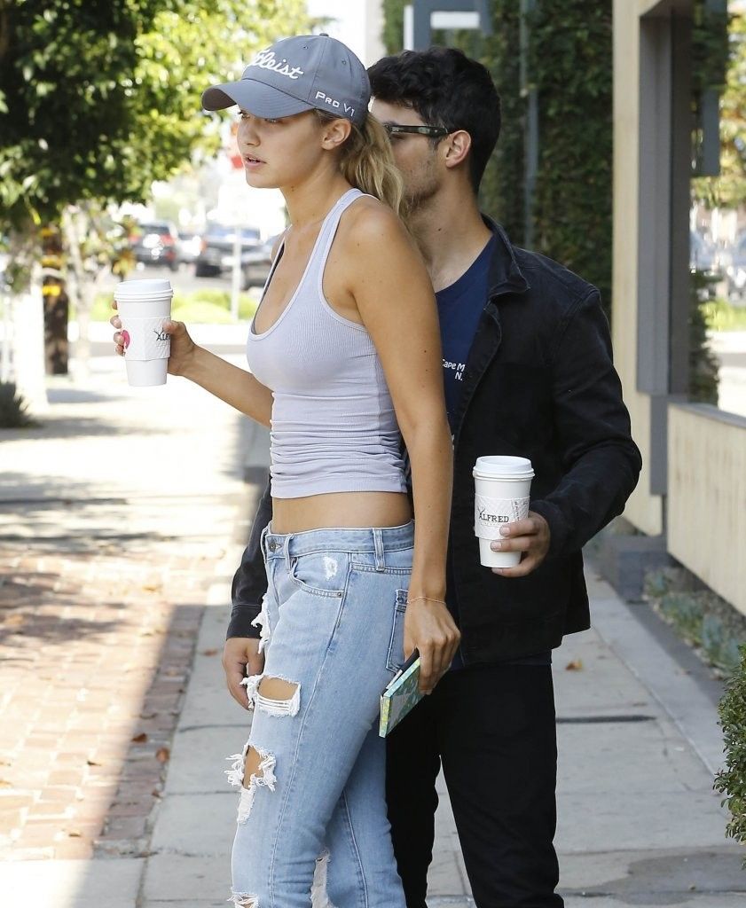 Gigi-Hadid-West-Hollywood-8