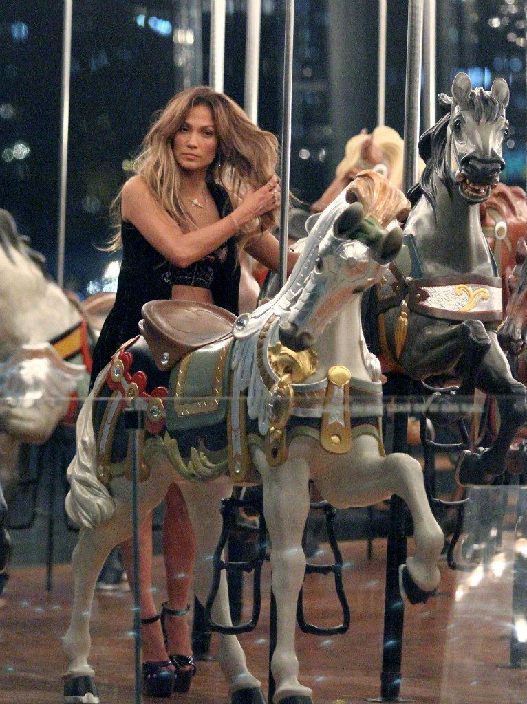 Jennifer-Lopez-Filming-El-Mismo-Sol-Video-2