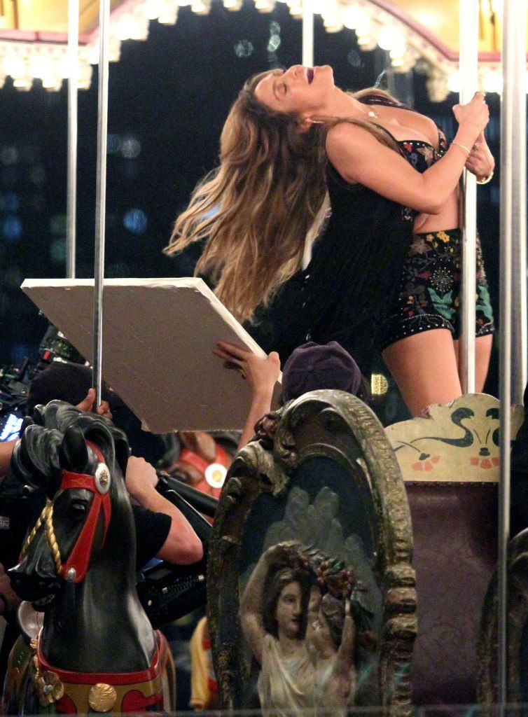 Jennifer-Lopez-Filming-El-Mismo-Sol-Video-9