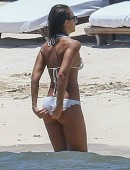 Jessica-Alba-Bikini-Candids-in-Cancun-2