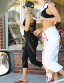 Kate-Hudson-Booty-in-Tights-972