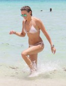 Katie-Cassidy-in-Bikini-303