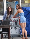 Katie-Holmes-Leggy-4