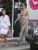 Kendall-Jenner-On-Vacation-in-St-Barts-4
