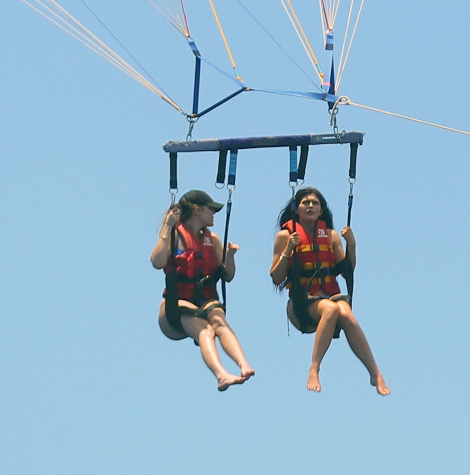 Kendall-Jenner-and-Kylie-Jenner-10
