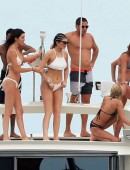 Kendall-Jenner-and-Kylie-Jenner-3