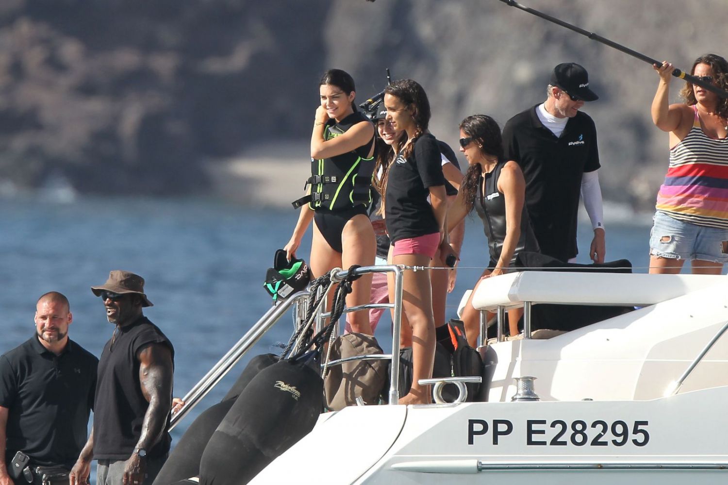 Kendall-Jenner-and-Kylie-Jenner-9