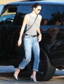 Kendall-Jenner-in-Jeans-251