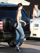 Kendall-Jenner-in-Jeans-253