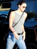 Kendall-Jenner-in-Jeans-255