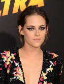 Kristen-Stewart-at-the-Premiere-of-American-Ultra-in-LA-9