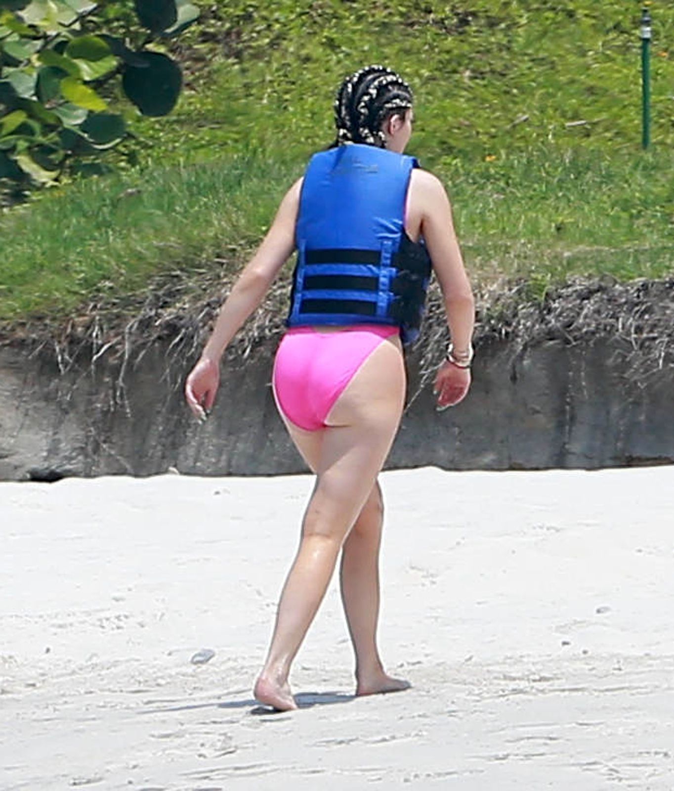 Kylie-Jenner-Swimsuit-Candids-in-Punta-Mita-11