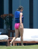 Kylie-Jenner-Swimsuit-Candids-in-Punta-Mita-12