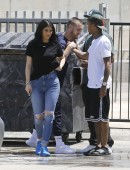 Kylie-Jenner-in-Ripped-Jeans-10