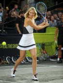 Maria-Sharapova-Nike's-NYC-Street-Tennis-Event-in-NYC-6